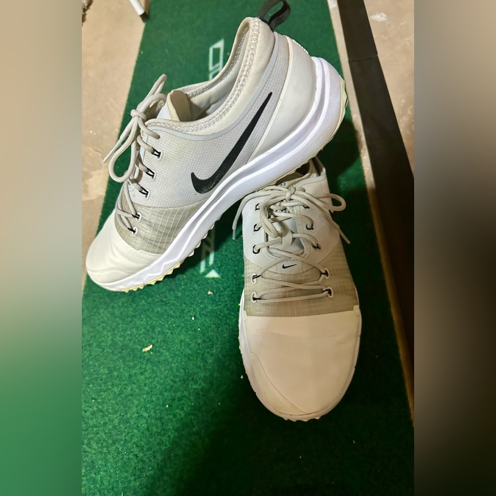 Nike woman’s golf shoe, size 9, white and gray, comfortable, good condition